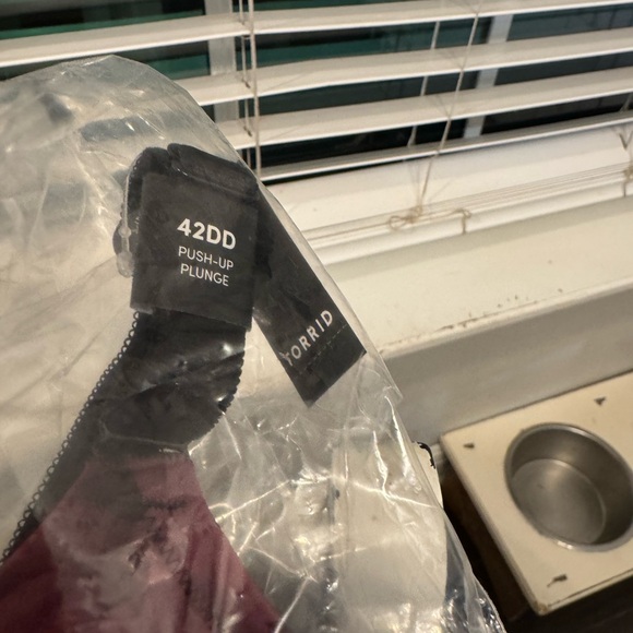 Torrid Bra in Black and Pink - Picture 4 of 5